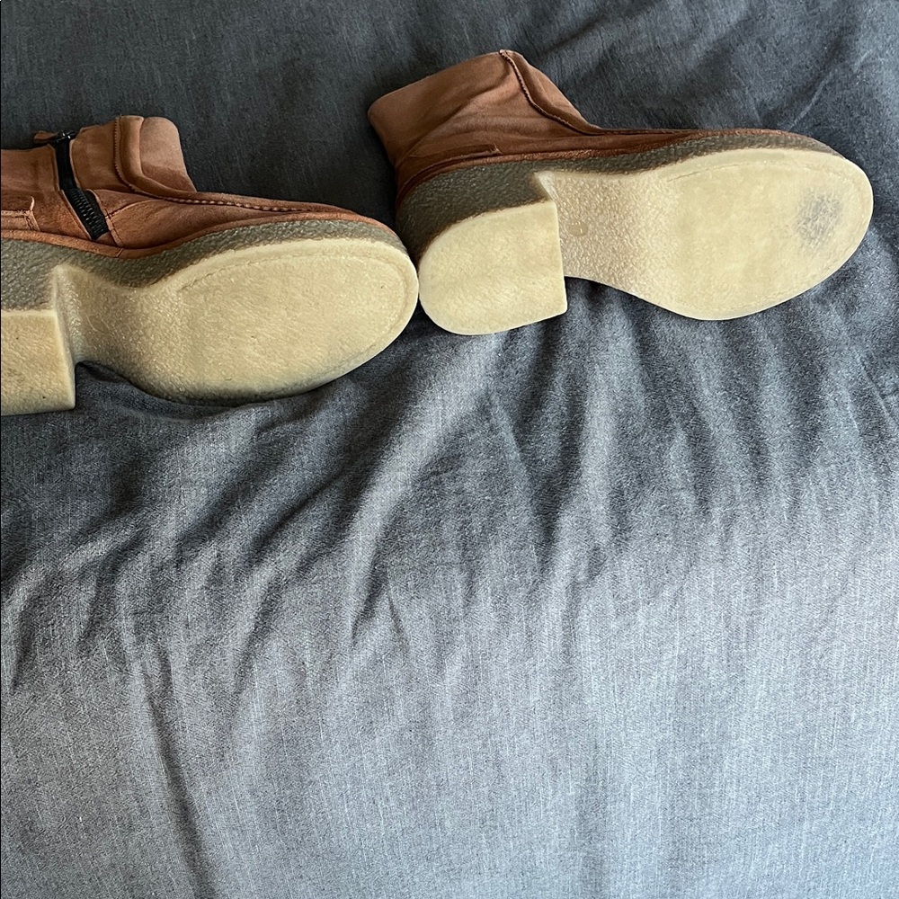 Stylish Copper Tan Platform Boots for Women 7 (37) - Picture 3 of 6